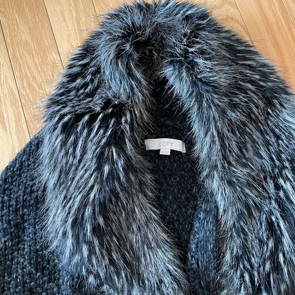 Cardigan sweater w detachable faux fur collar - Picture 5 of 5